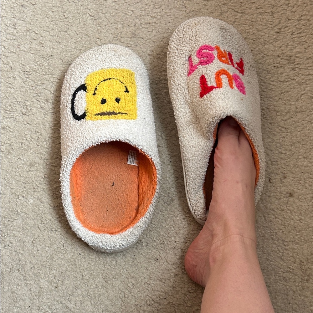 Womens used worn slippers - Picture 4 of 5